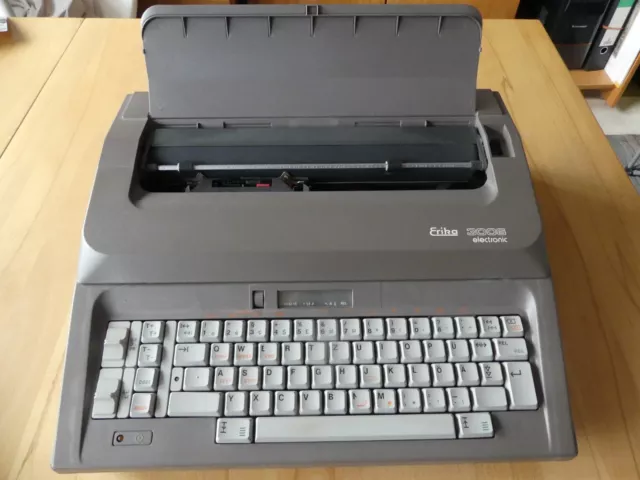 elektrische DDR - Schreibmaschine "Erika" VEB Robotron Optima aus den 1990ern