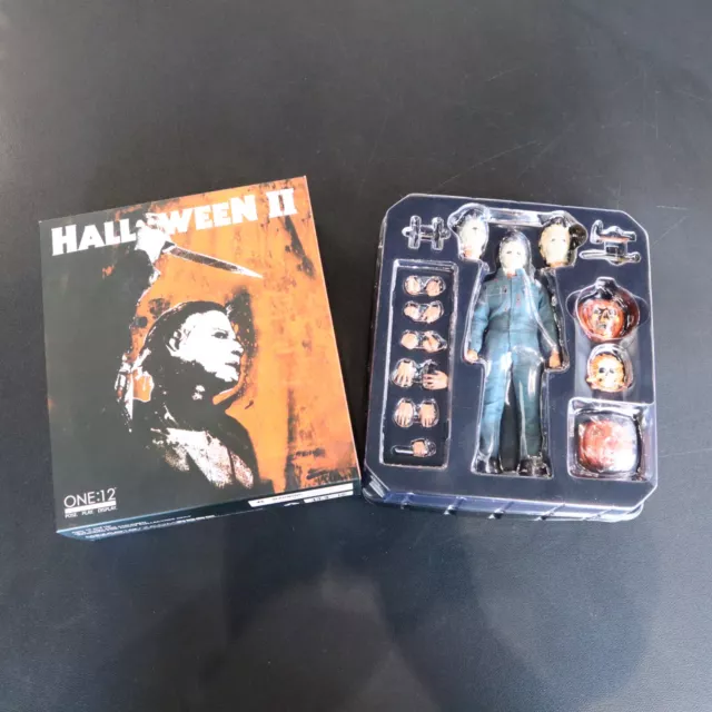 Halloween II Michael Myers 1:12 Mezco Toys Action Figure Complete