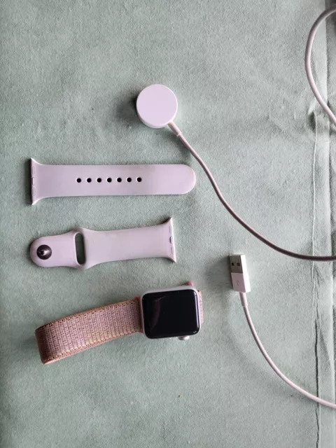 APPLE WATCH SERIES 3 38mm WiFi with additional strap 23.36