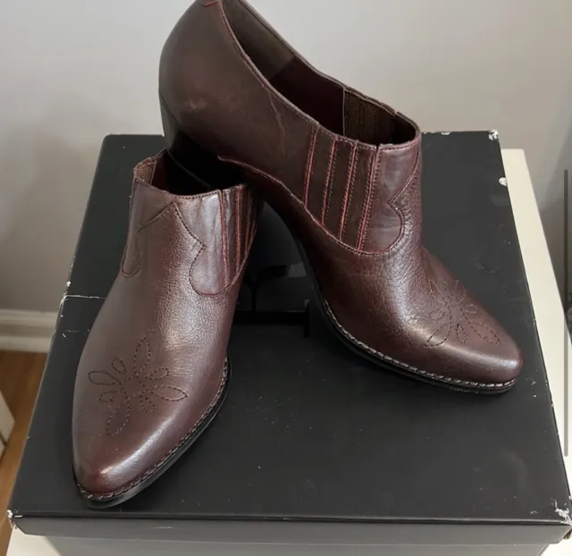 Reba Burgundy Lea Leather Ankle Boots size 8, New