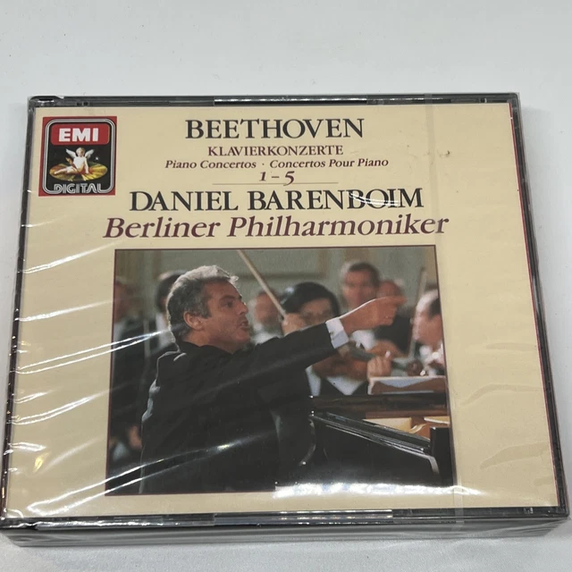 (未使用･未開封品)Daniel Barenboim: Berliner Philharmoniker European Concert [DVD] [Import] New Year's Eve Concert 2018 – Berliner Philharmoniker