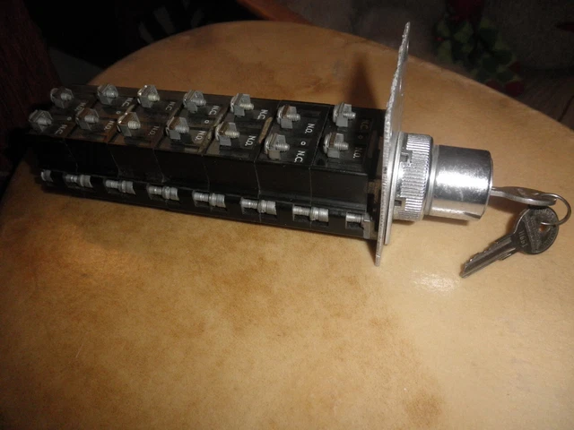 Key Operated Switch With 7 Contact Blocks And Two Keys
