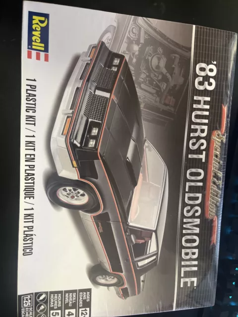 Revell  1:25 1983 Hurst Oldsmobile Plastic Model Car Kit