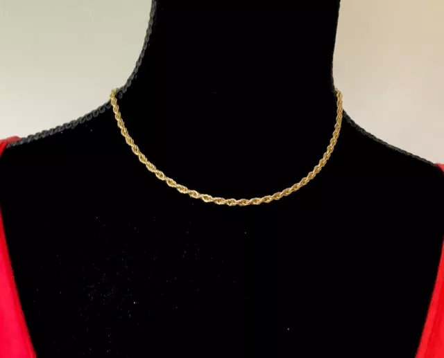 Lovely Vintage Gold Tone Rope Chain.