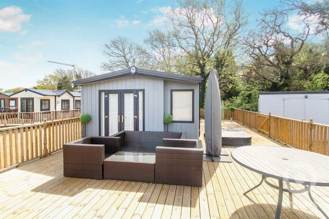 3 bedroom park home for sale in Common Road, Pentney, PE32 - Jetski/boating lake 3 bedroom park home for sale in Common Road, Pentney, PE32 - Jetski/boating lake