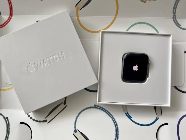 Apple Watch Series 4 Nike+ 44 mm Space Grey Aluminum Case GPS / Cellular 