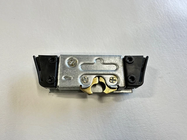 Mack Truck 25165875 LH DOOR LATCH OEM 9QX34M Models CH CK CX