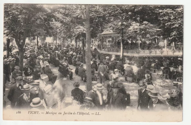 VICHY - Allier - CPA 03 - la Musique au Jardin de l' Hopital