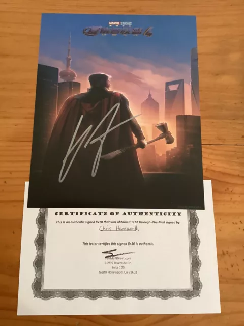 Chris Hemsworth Autographed 8 X 10 Photo With COA - Avengers