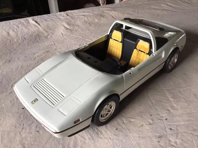 Mattel Barbie Ferrari 328 GTS blanche 1986, Manque Pare Brise