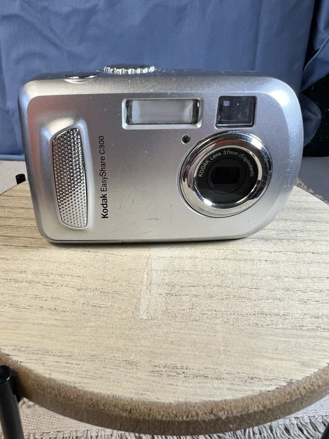 KODAK EASYSHARE C300 3.2MP Compact Digital Camera. Tested