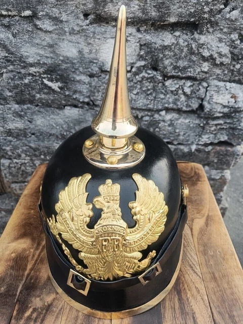 CASQUE DE PRUSSE en laiton allemand Pickelhaube Wappen Badge pièce de