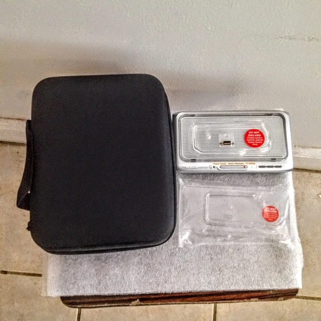 ( Untested / As Is ) Kodak EasyShare Camera Dock Series 3 + Camera / Lunch Bag