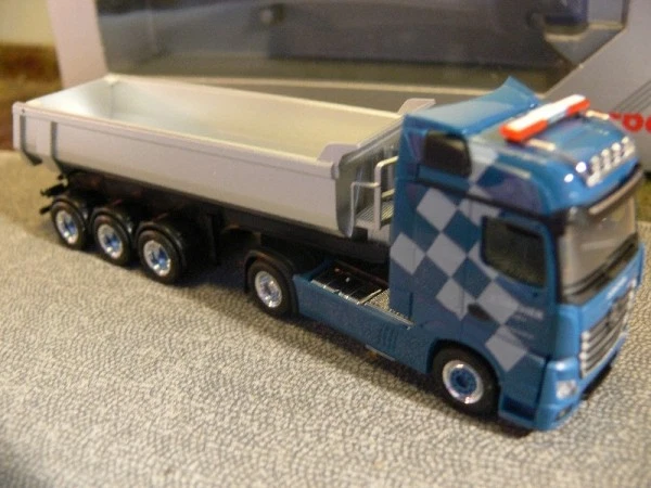 1:87 Herpa 187466 PC Box MB Actros Kühl Sz Henglein Feinkost, top