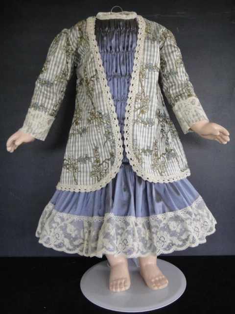 Robe En Soie Pour Poupée De 45 Cm - Dentelles Anciennes - Georgette Bravot (France, 1947)