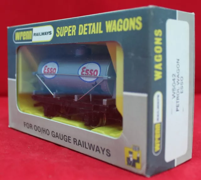 Wrenn Railways Super Detail Wagons W5042 Petrol Wagon Esso 2