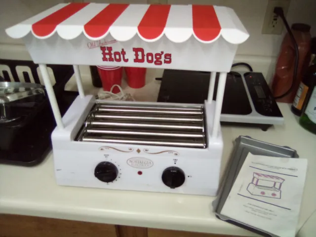 Nostalgia Retro Hot Dog Roller Grill Bun Warmer & BONUS Griddle