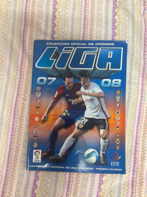 Álbum de cromos de la Liga 07/08. ALGUNOS CROMOS PEGADOS