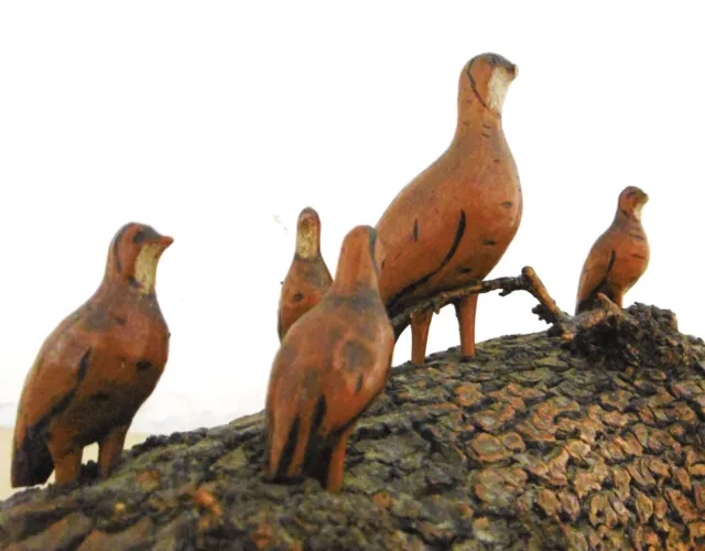 Charmante sculpture animalière en bois d'époque 1900/1920 "Famille de perdrix".