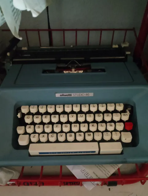 Maquina de escribir olivetti STUDIO 46