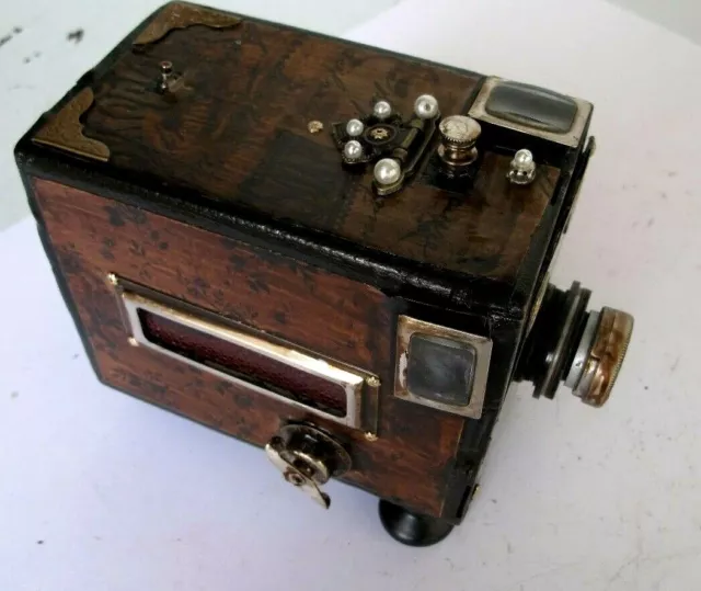 appareil photo Kodak Brownie Junior entièrement revisité. Pièce unique signée AR