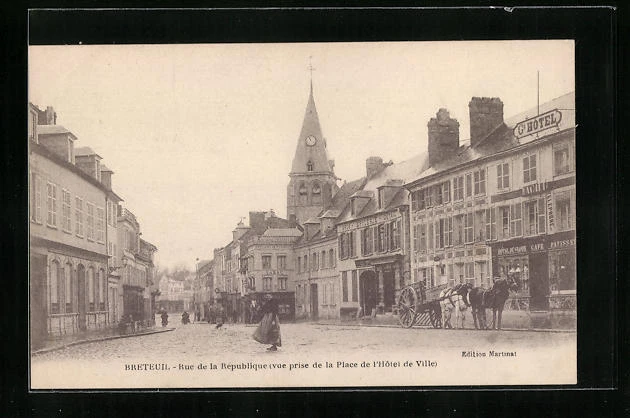 CPA Breteuil, Rue de la République, Vue prise de la Place de l´Hôtel de Ville,