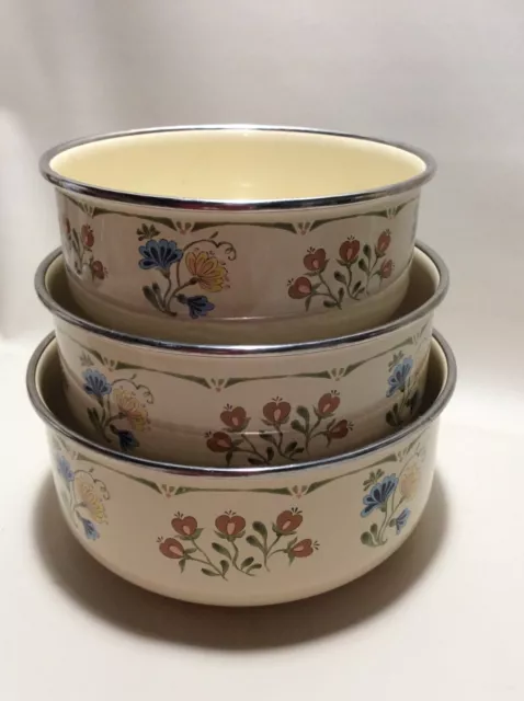 Vintage Kobe Kitchen metal enamel Nesting Mixing Bowls set of 3 floral 7”-5.5”