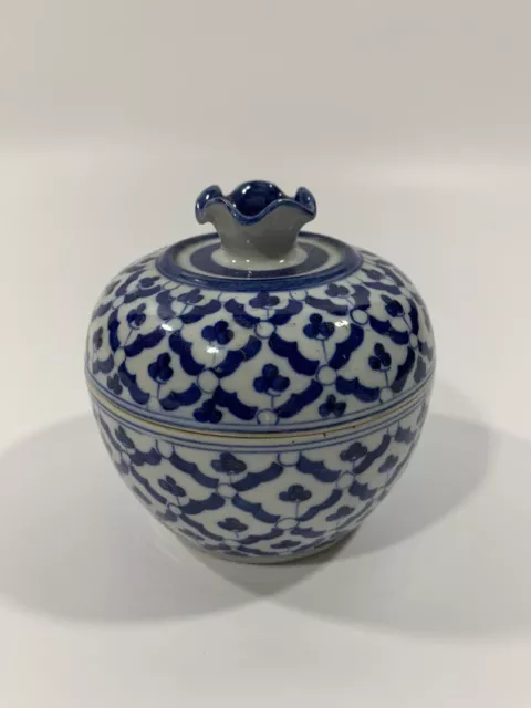 Vintage 20th Century Chinese Late Republic Period Blue & White Box & Cover 10cm