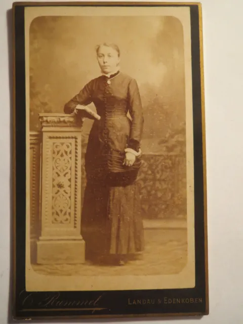Landau & Edenkoben - stehende Frau im Kleid mit Buch in Hand - Portrait / CDV