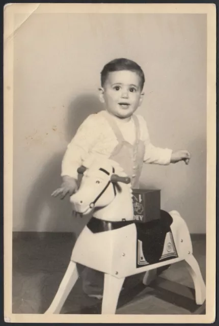 YZ3240 New York 1952 - Enfant Avec Cheval Jouet - Photographie Vintage