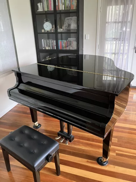 EXCELLLENT BLACK POLISHED  EBONY YAMAHA GH 1 Baby Grand Piano