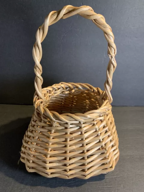 Vtg Woven Willow Storage Basket~Handled~Beige~Wicker~Square Base Round Top 7”