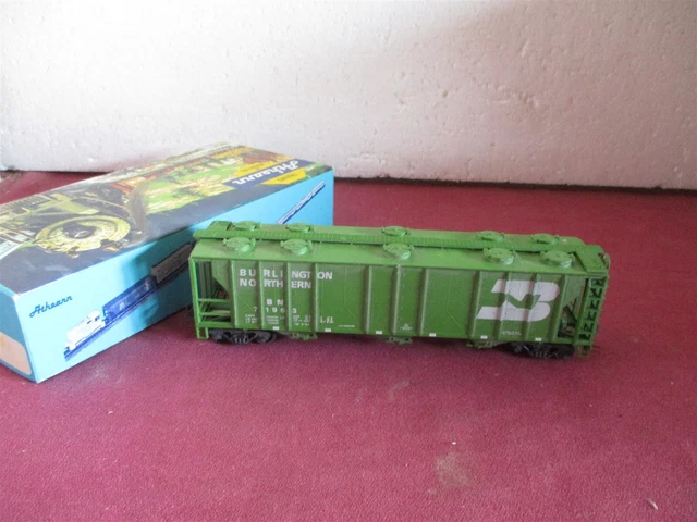 HO Scale Burlington Northern BN 71963 Covered Hopper Train Car RR Sprg Cpls
