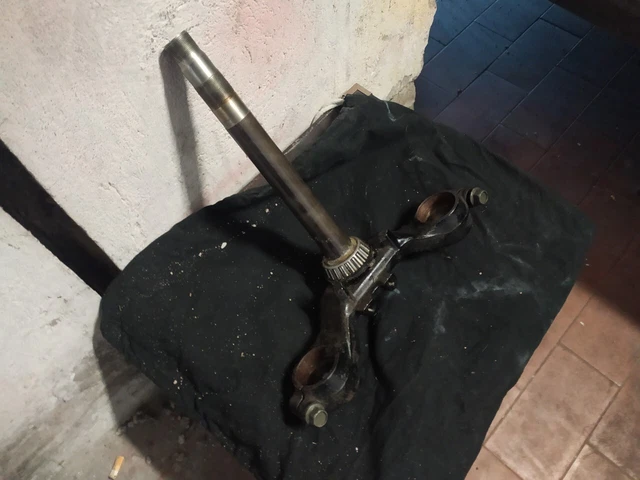 ricambio moto  per thundercat 600,r6,Fazer.  piastra di sterzo ottimo stato,