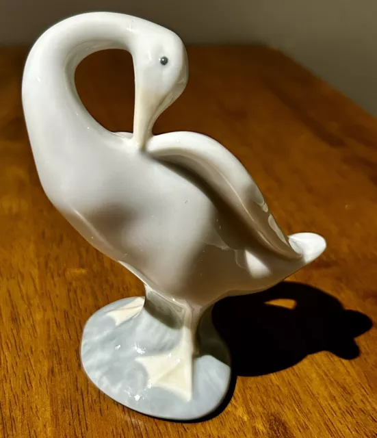 Vintage Lladro Duck Or Goose Preening Porcelain Figurine Made In Spain 4.5"