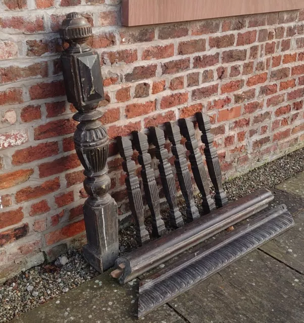 Finely Carved Genuine Antique Elizabethan Style Oak Staircase Bannister