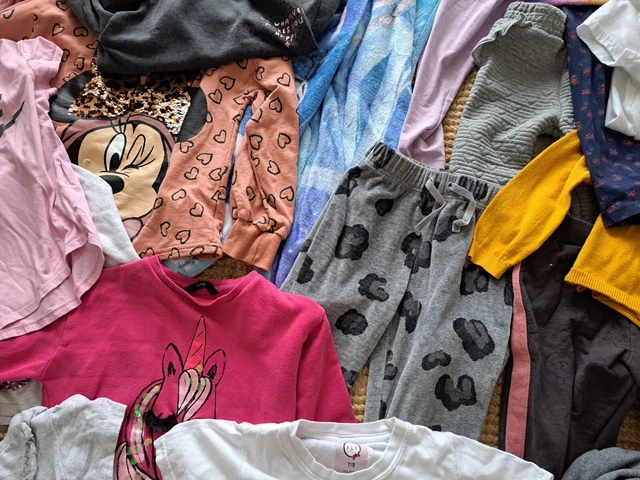 Huge BUNDLE of GIRLS CLOTHES age 5-6 years TSHIRTS leggings robe, jumpers 9