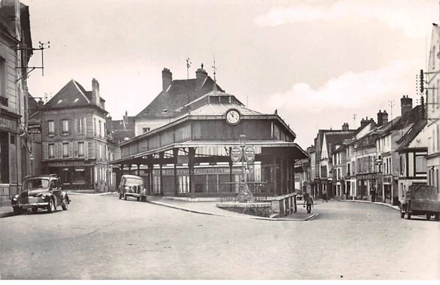95 - MAGNY EN VEXIN - SAN23260 - Place de la Halle - CPSM 14X9 cm