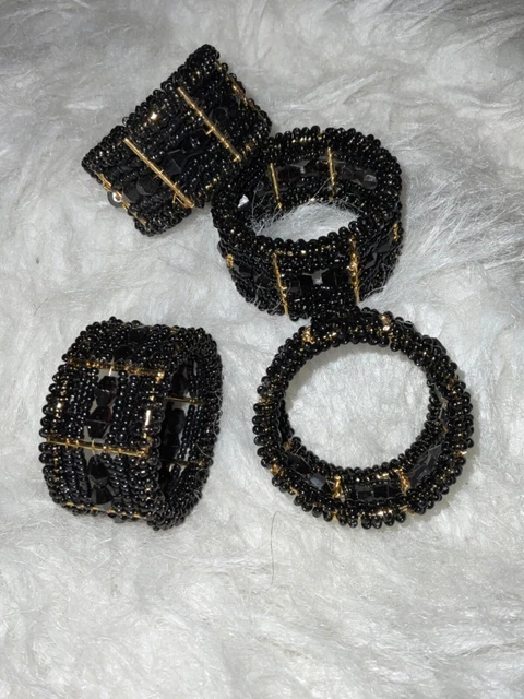 Anillos de servilleta Kay Dee cuentas barril negro y dorado cuentas de vidrio tejido 4