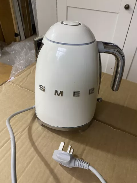 Smeg KLF03CRUK Retro Kettle, Cream