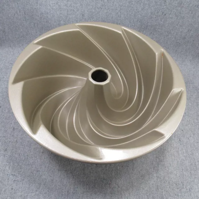 Nordic Ware Heritage Bundt Baking Pan 10 Cup Cast Aluminum Non Stick Gold