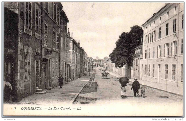 55 COMMERCY - la rue carnot -