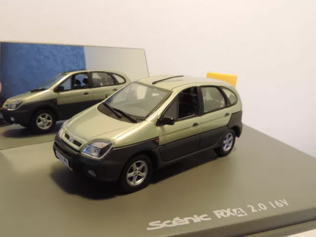 Voiture miniature Renault Scenic RX4 Universal Hobbies 1/43