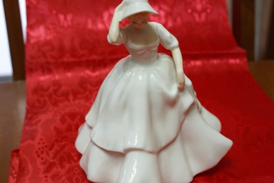 Royal Doulton 1981 Samantha Lady Figurine White Dress HN 2954