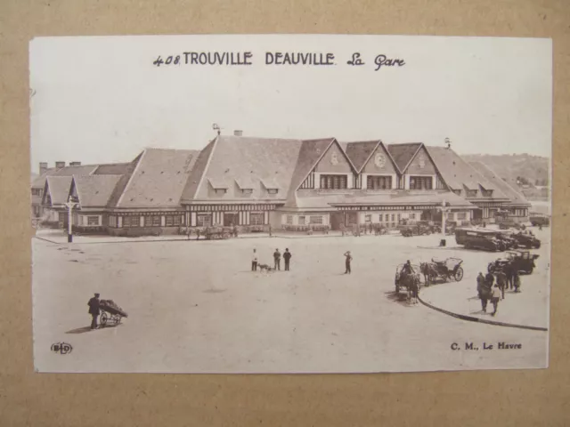 Cpa Deauville (14) Trouville Deauville La Gare. Animee Voitures Attelages