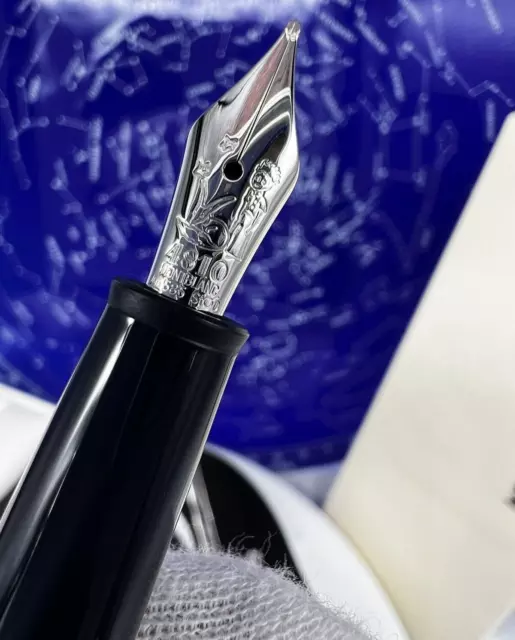 Pluma estilográfica Montblanc Le Petit Prince Classique 118056 mediana nueva en caja