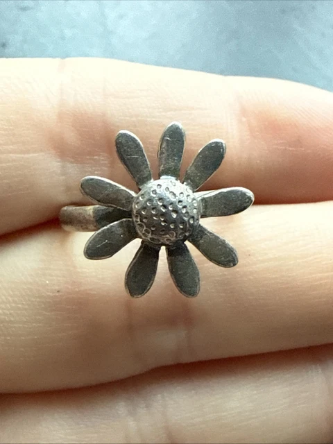 Bague Ancienne En Argent Massif 925 - Taille 50, Style Jonc/dôme Avec Fleurs