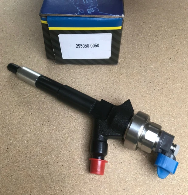 DIESEL INJECTOR FITS Vauxhall Astra Vi J 1.7 Carwood Reman 2950500050