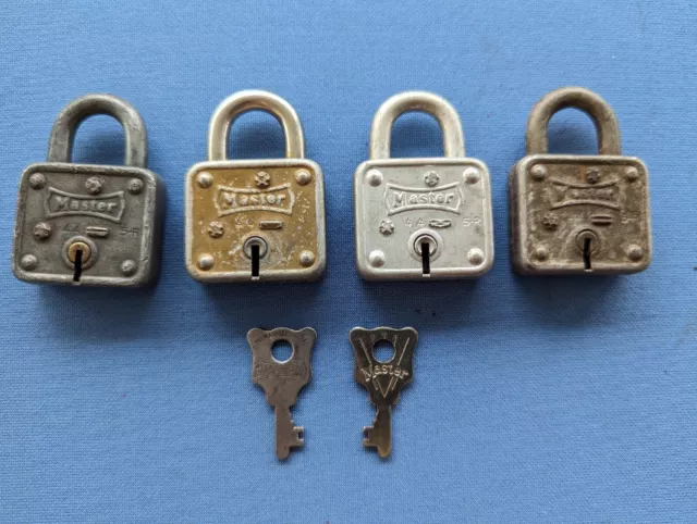 4 vintage small square padlocks, 2 keys MASTER LOCK CO, 1 1/4"x1 3/4", 44 5R