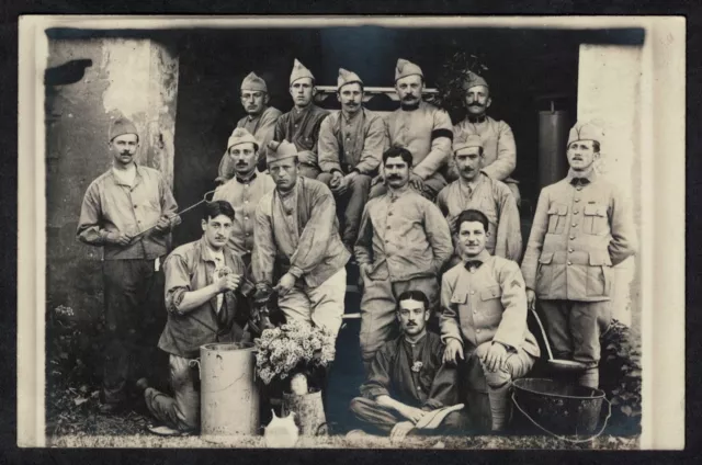 Cpa Carte Photo Guerre Militaires du 2e RG régiment du Génie de Montpellier